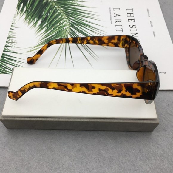 Fashion Sunglasses for Women and Men - Picture 3 of 4